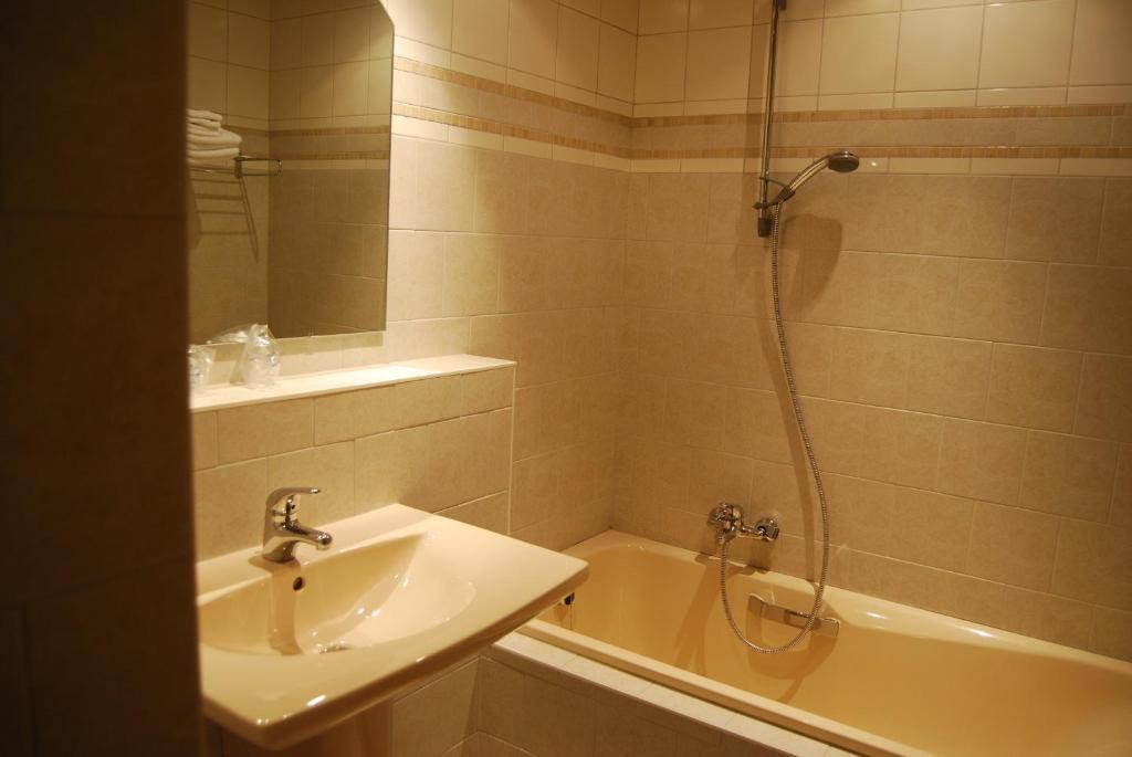 Hostellerie Gilain Achêne الغرفة الصورة